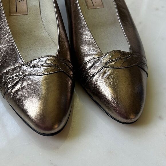 New Amalfi Dine Women's Metallic Leather gold Bronze Flats 7.5 AA narrow - Picture 3 of 8